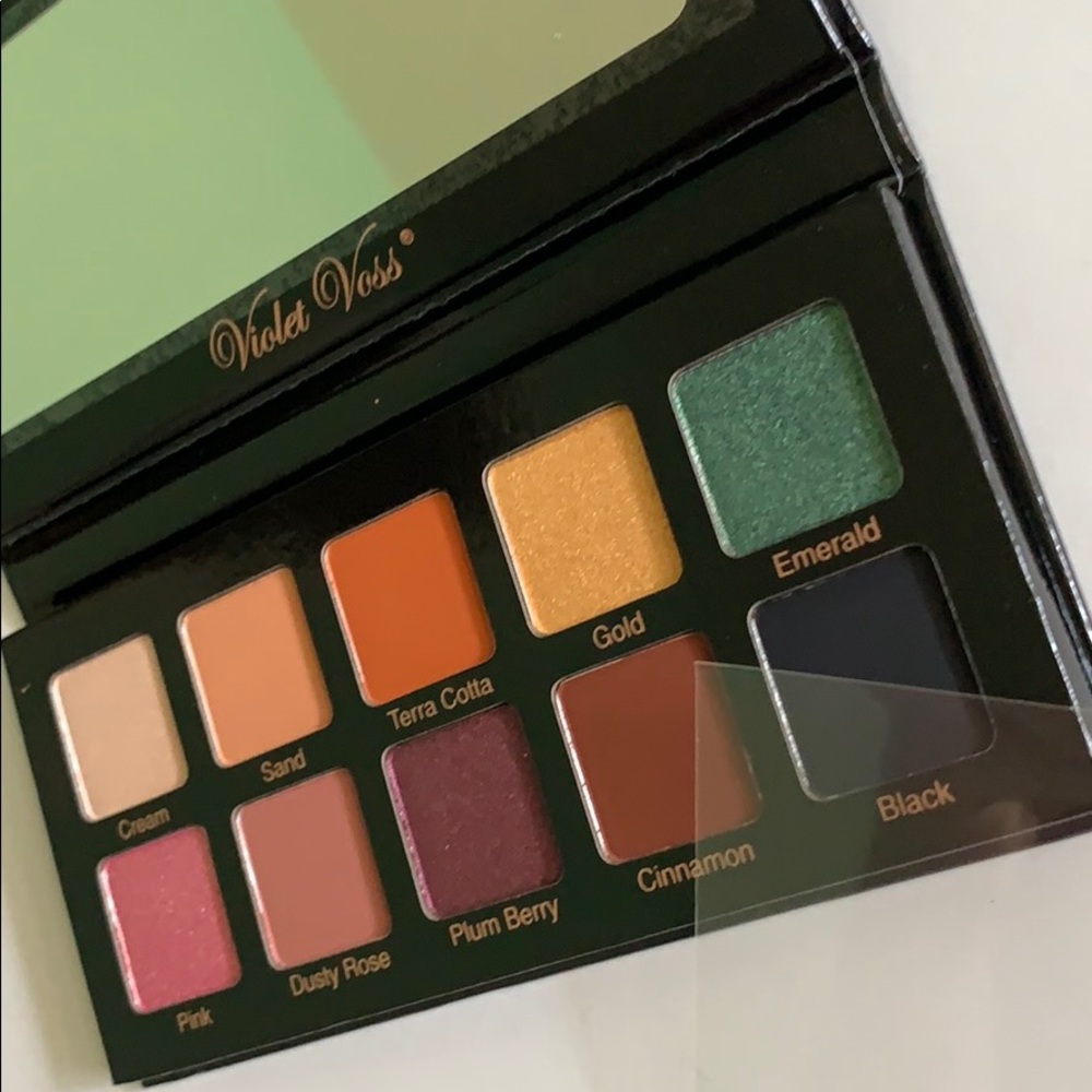 🌺VIOLET VOSS ESSENTIALS EYESHADOW Palette